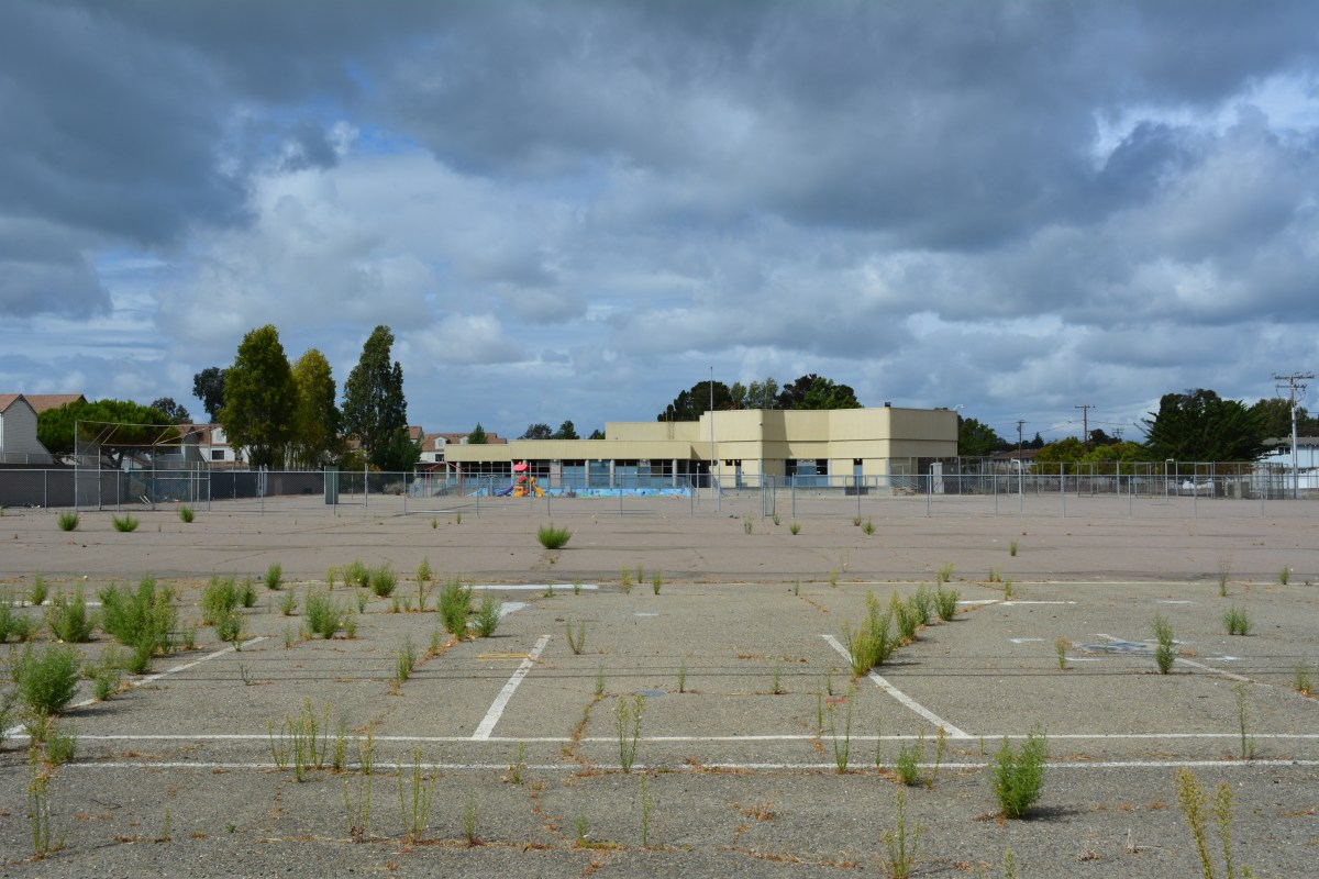 Navy to transfer school&nbsp;property